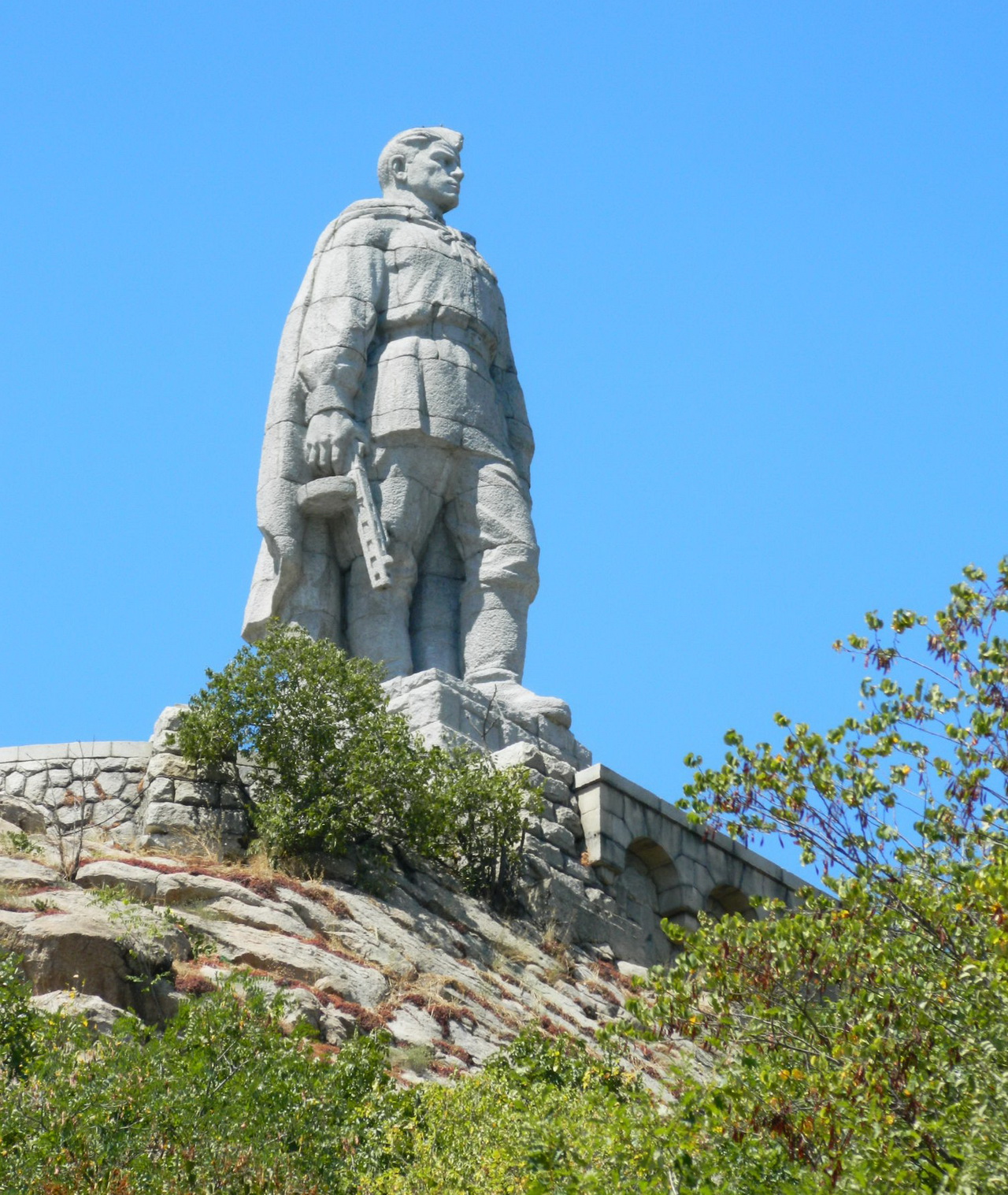 монумент алеша в болгарии