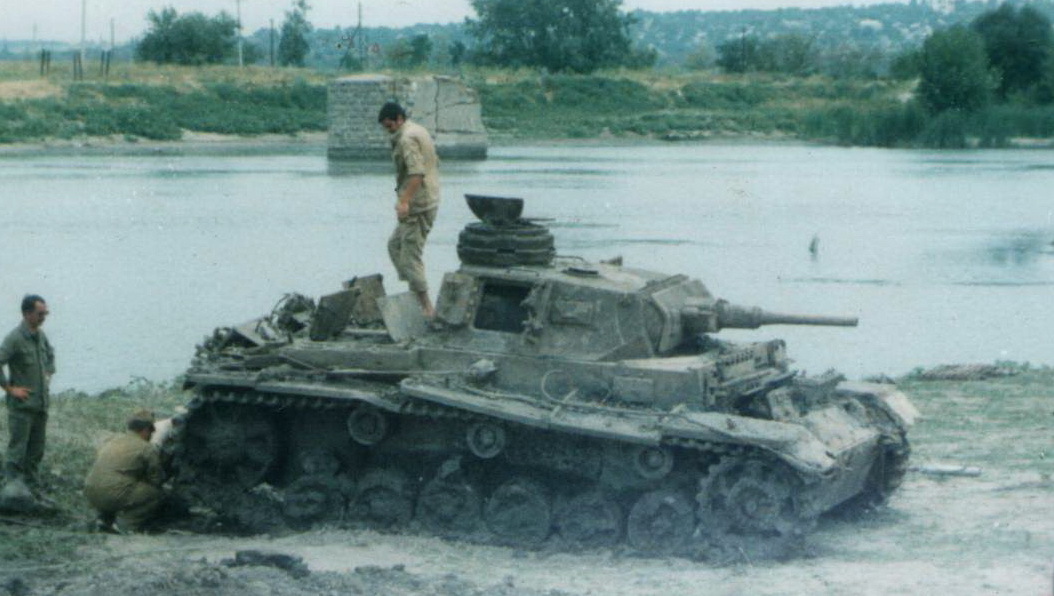 Подъем танка t-iiig из реки южный буг.