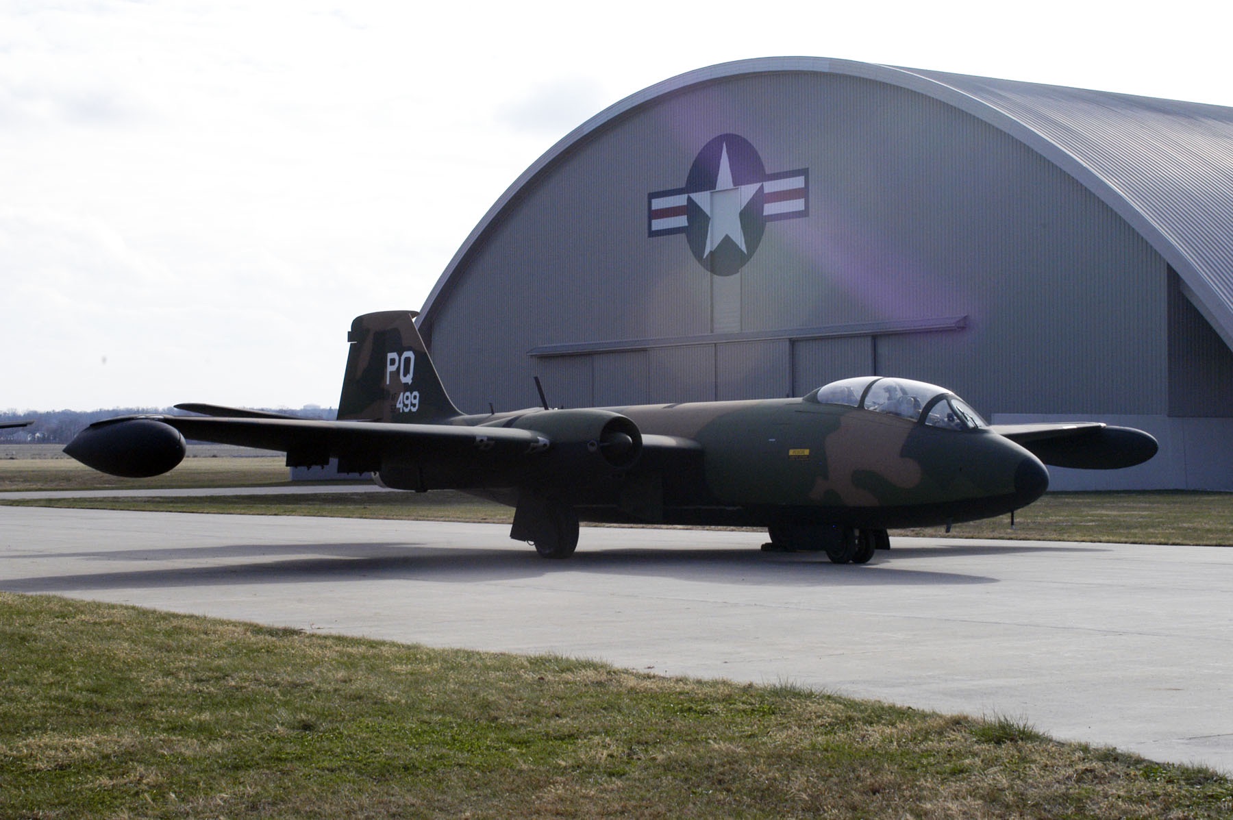 Martin b 57 canberra. Martin b-57b Canberra. B-57 Canberra. Martin b-57. Самолет разведчик Canberra.