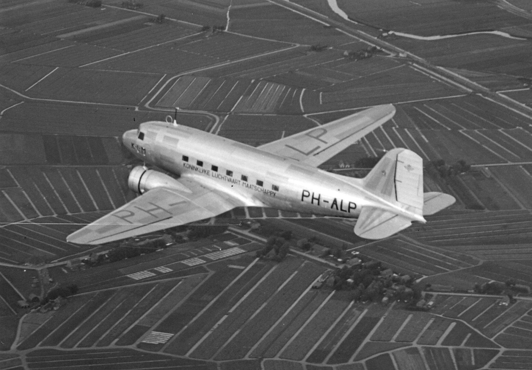 Последний ли 2. Самолёт «Дуглас» 1940. Самолеты Douglas DC-3 ВОВ. Кертис Дуглас а2 самолет. DC 3 1940.