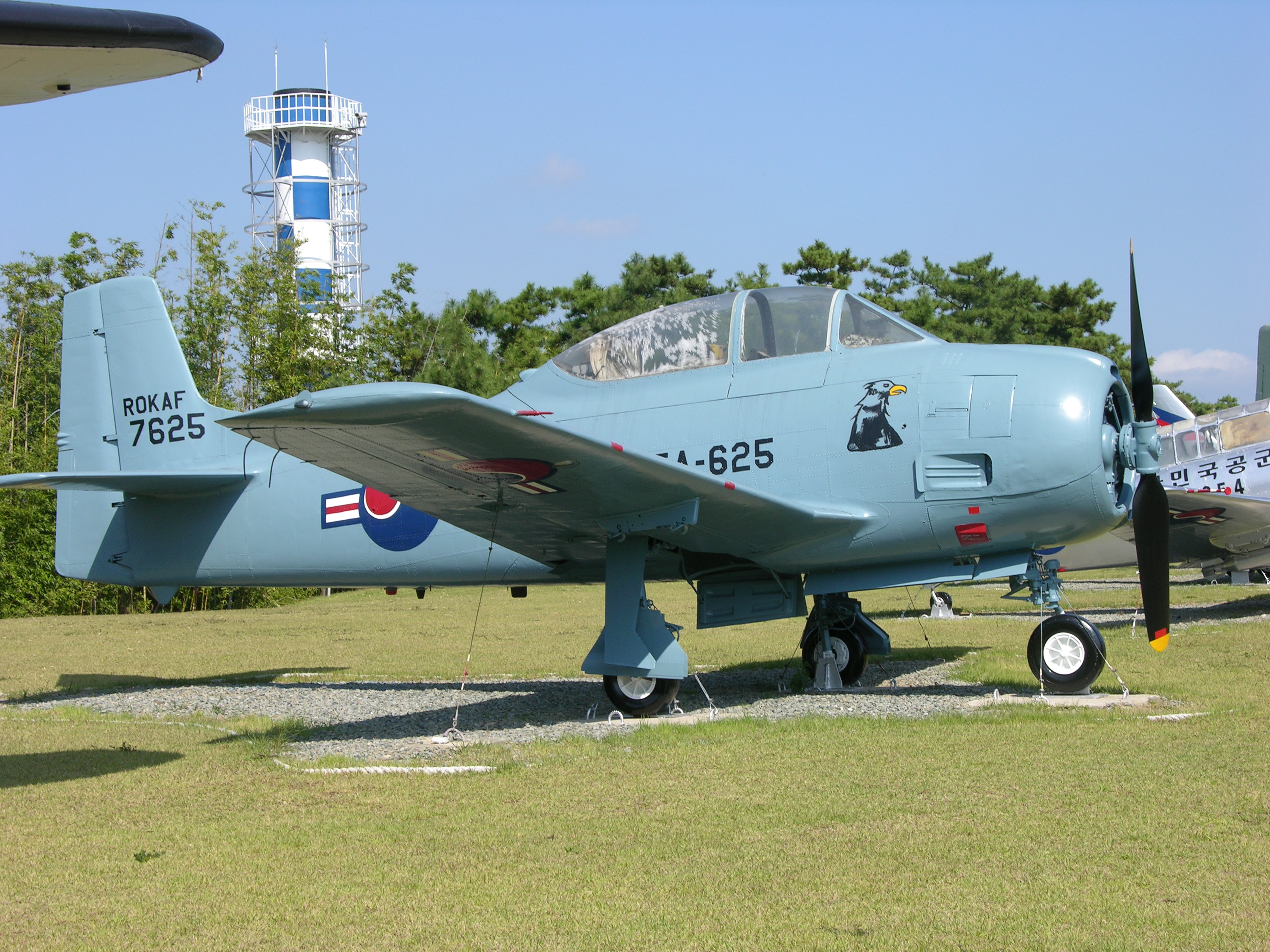 T 28 is a. North american t-28 trojan чертежи. T-28b. T-28 fennec heller 1/72. Grumman hu-16 albatross toorbo.