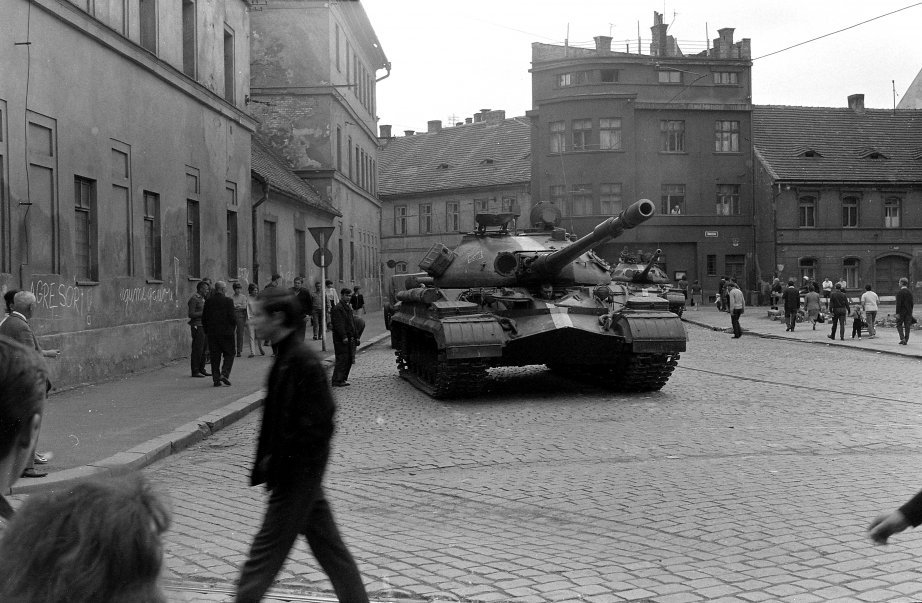 Чехословакия албания венгрия. Танки в Праге 1968. Операция Дунай 1968. Т-10 операция Дунай.