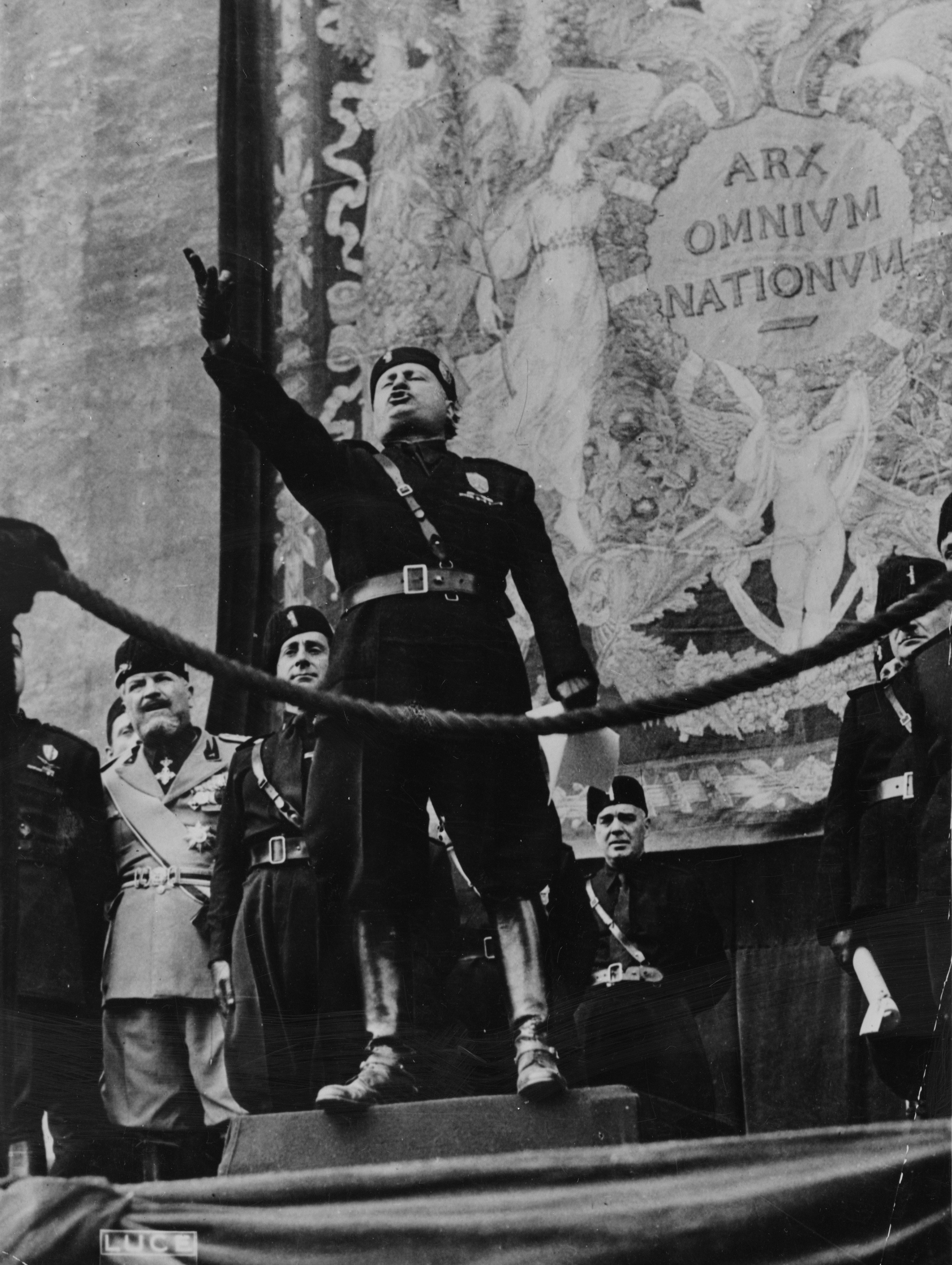 Свергнут режим б муссолини в фашистской италии