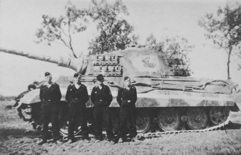 Tiger_II_Panzer_VI_Konigstiger_schwere_panzer_Abteilung_505.jpg