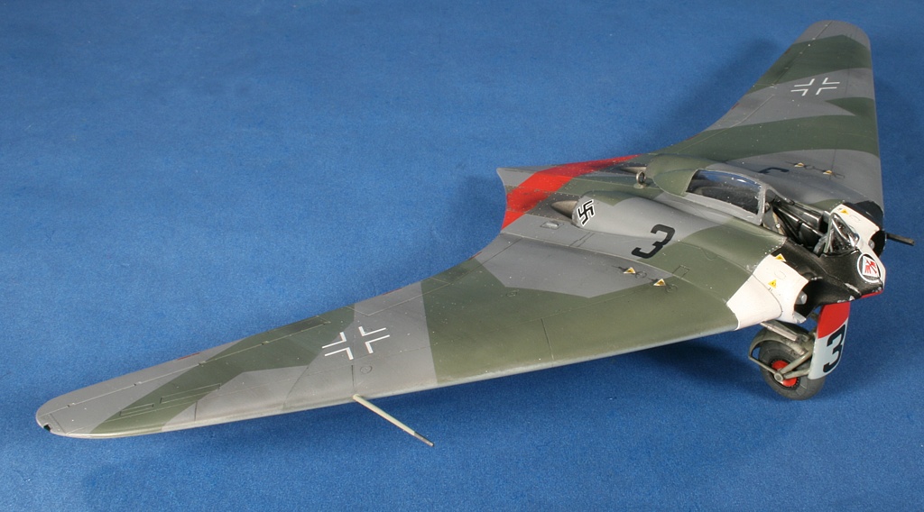 Конструкция моноплана ho 229 v3 называется. Ho 229 Revell. Horton 229 Revell. Ho 229 v3 War Thunder. Ho 229 v3 кабина.