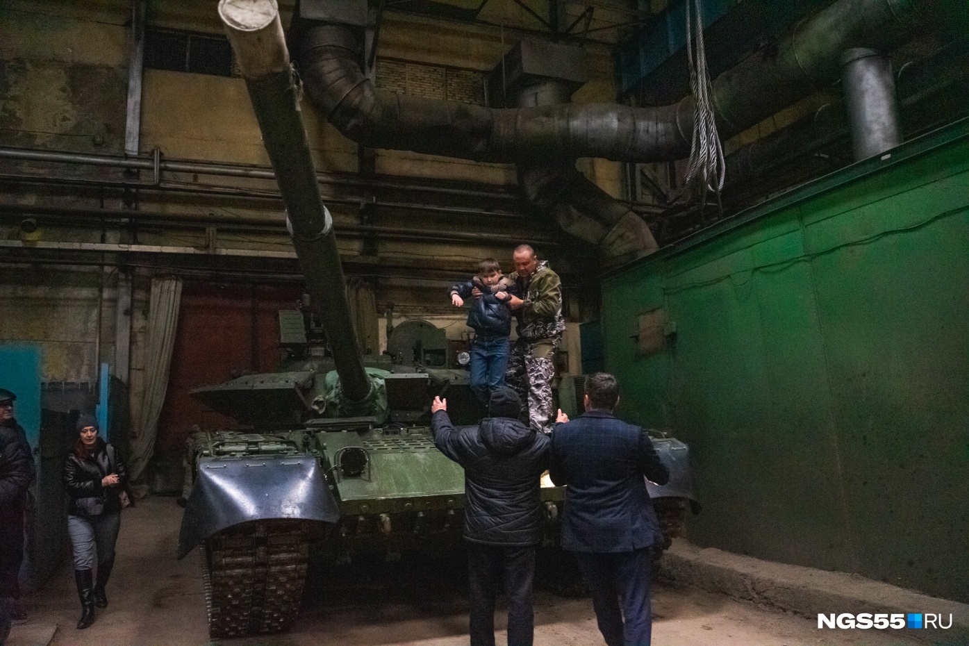 Омский завод транспортного машиностроения омсктрансмаш. Омсктрансмаш т-80бвм. Цех 113 омсктрансмаш. Ао омсктрансмаш. Омсктрансмаш т-80бвм.