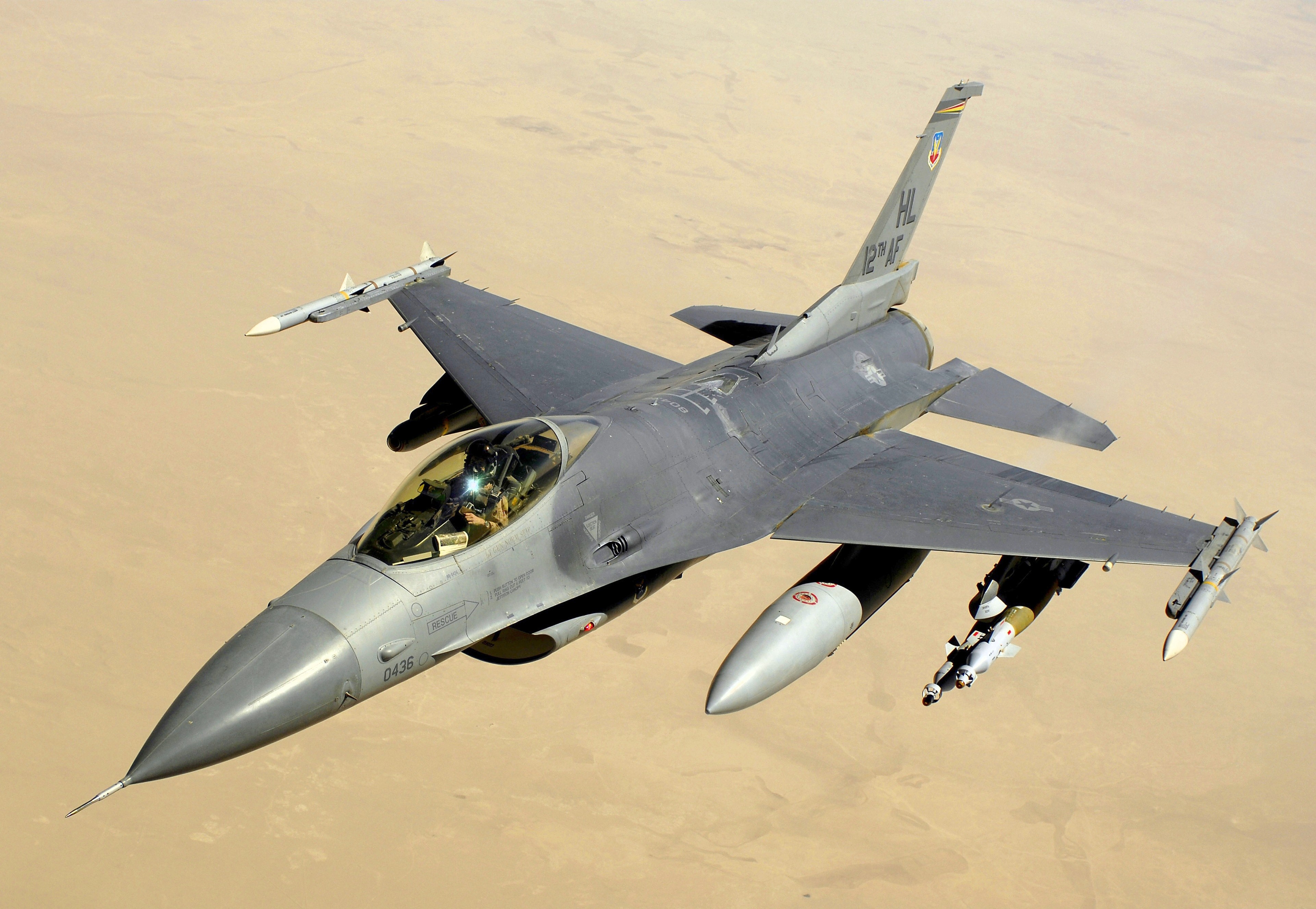 Истребитель F-16 потерпел крушение в ходе боевого вылета
