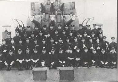 Oyodo+crew+%2526+turrets+1944+sm.jpg